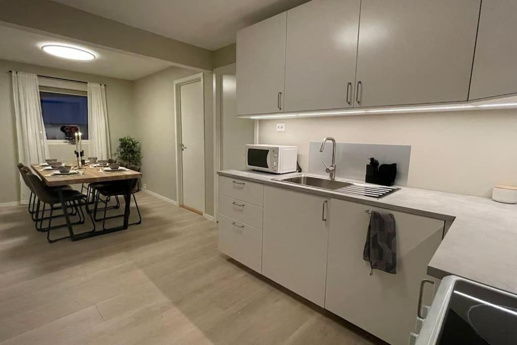 Apartment New Renovated Near The Airport With 3 Double Beds