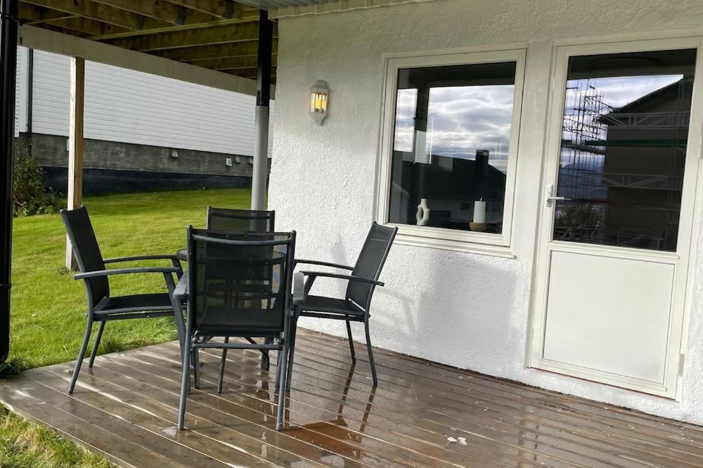 New Renovated Near The Airport With 3 Double Beds