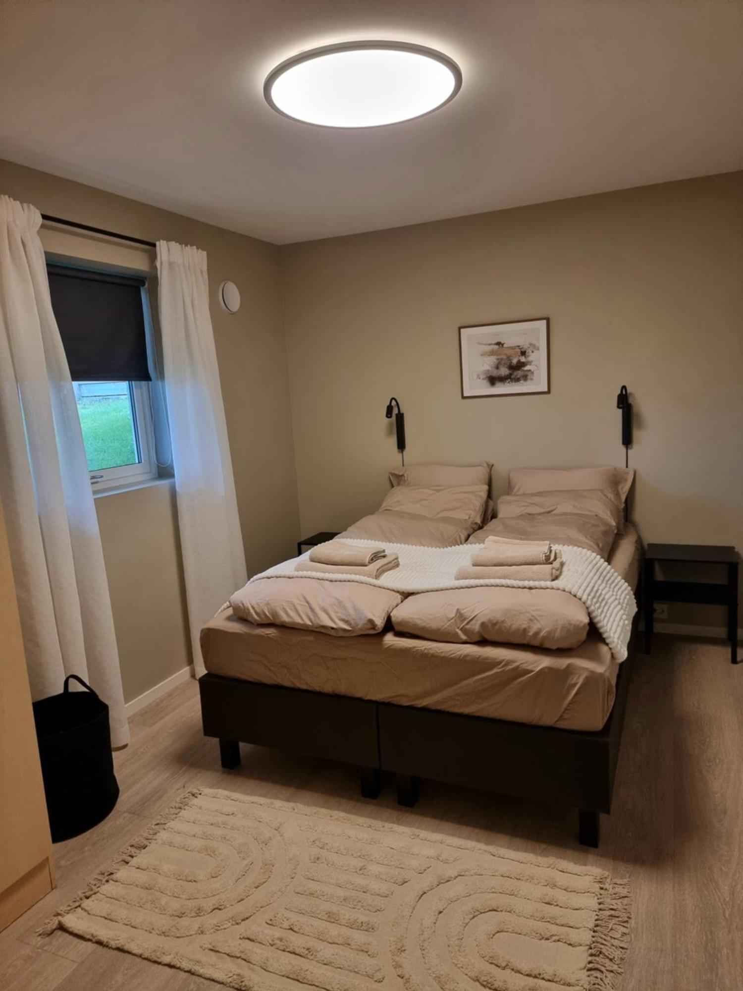Apartment New Renovated Near The Airport With 3 Double Beds *