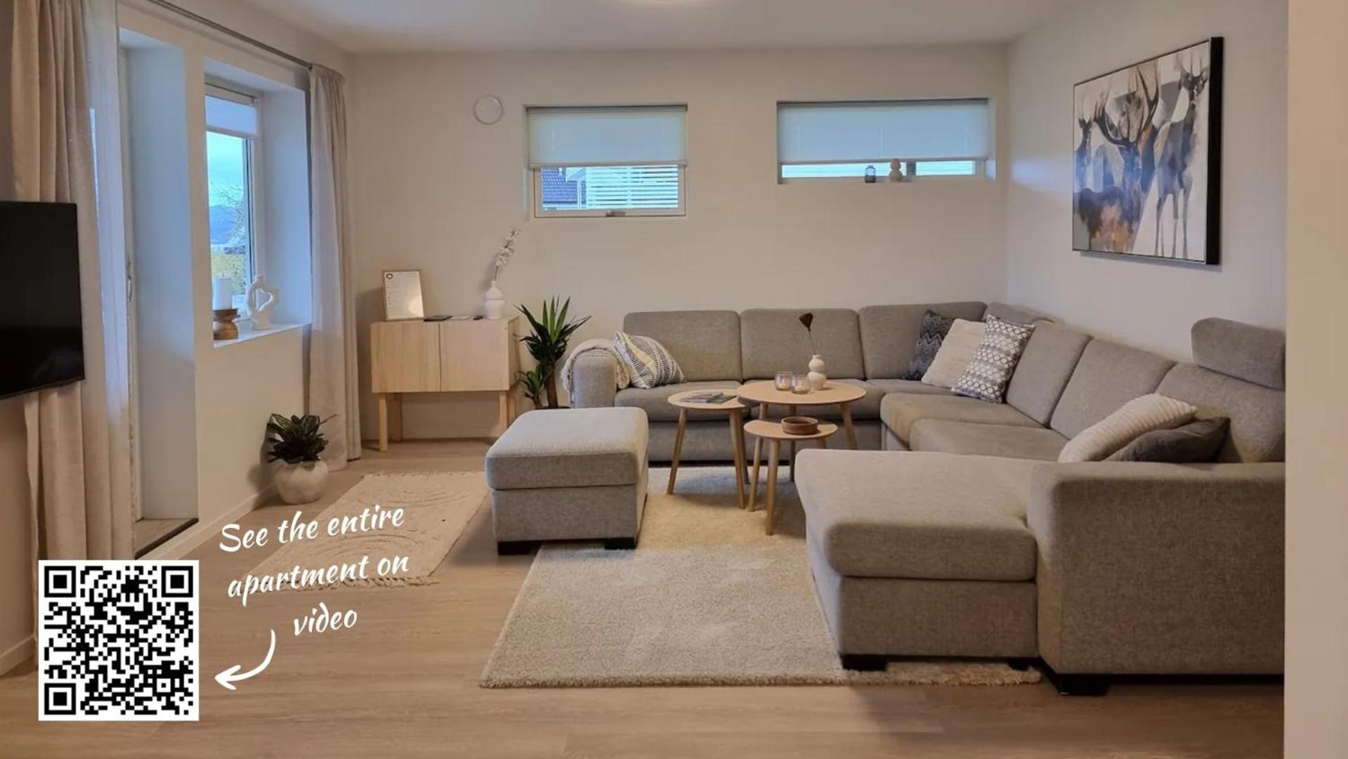 New Renovated Near The Airport With 3 Double Beds Apartment *